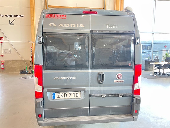 Adria Twin 640 SL / B-kort / Solcell / Cykelställ / Automat / Långbädd / 3 of 16