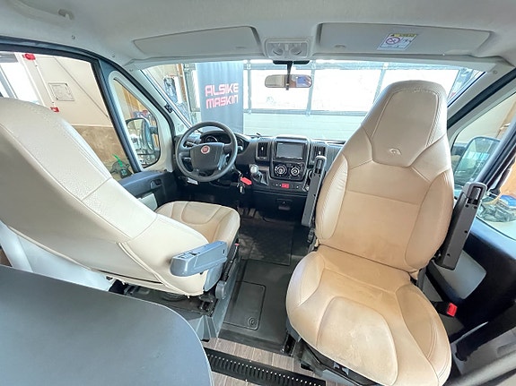 Adria Twin 640 SL / B-kort / Solcell / Cykelställ / Automat / Långbädd / 15 of 16