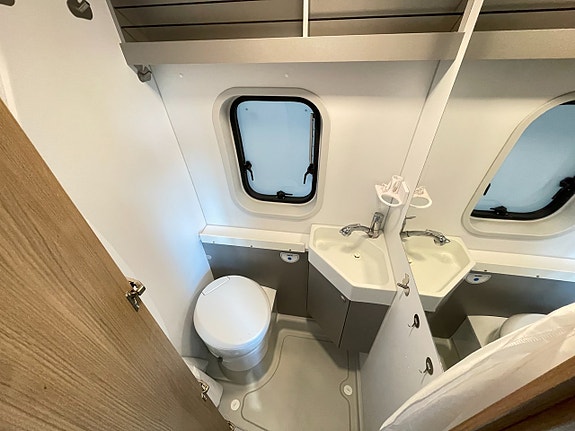 Adria Twin 640 SL / B-kort / Solcell / Cykelställ / Automat / Långbädd / 10 of 16
