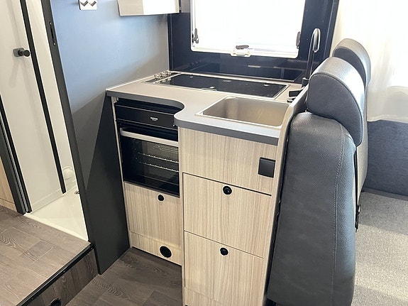 Sun Living A 75 SL (AC+Litium+Solcellx2+Ugn+3 500kg) 15 of 27