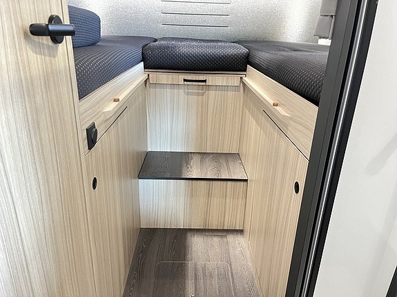 Sun Living A 75 SL (AC+Litium+Solcellx2+Ugn+3 500kg) 18 of 27