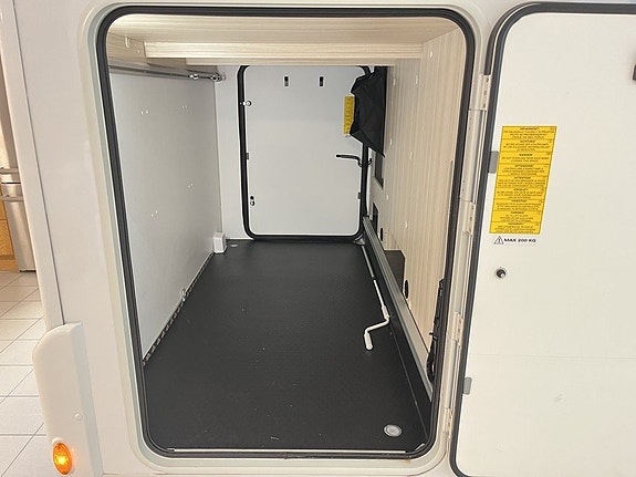 Sun Living A 75 SL (AC+Litium+Solcellx2+Ugn+3 500kg) 9 of 27