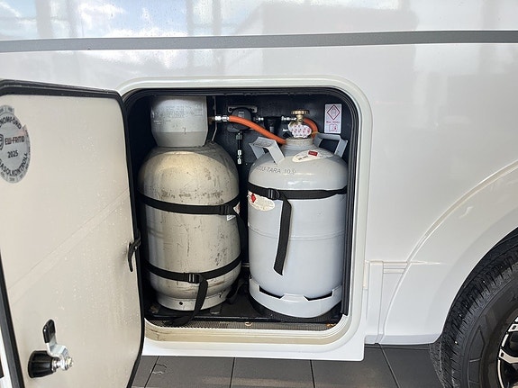 Sun Living A 75 SL (AC+Litium+Solcellx2+Ugn+3 500kg) 8 of 27