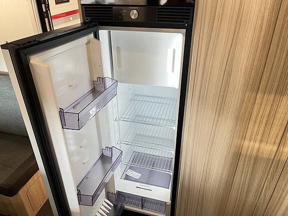 Sun Living A 75 SL (AC+Litium+Solcellx2+Ugn+3 500kg) 17 of 27