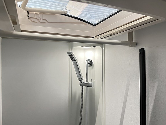 Sun Living A 75 SL (AC+Litium+Solcellx2+Ugn+3 500kg) 23 of 27