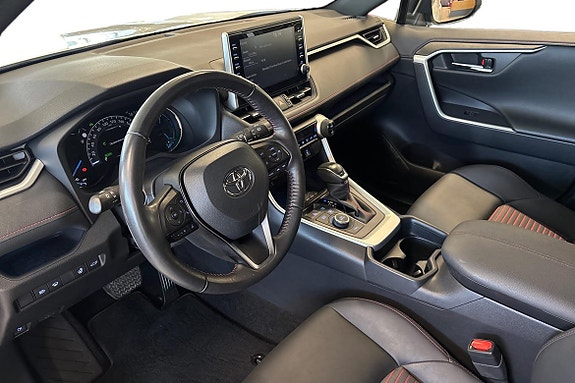 Toyota RAV4 12 of 21
