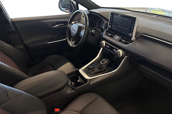 Toyota RAV4 7 of 21