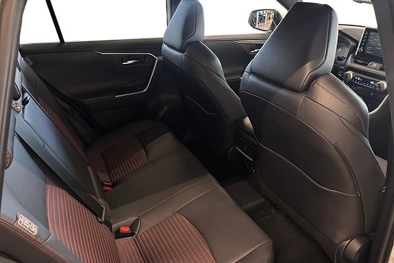 Toyota RAV4 8 of 21