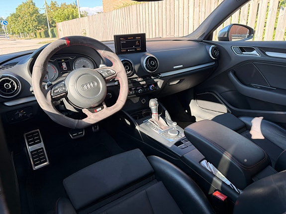 Audi S3 4 of 5
