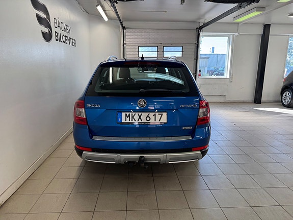Skoda Octavia Scout 4 of 19