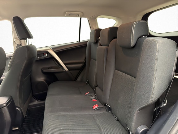 Toyota RAV4 18 of 30