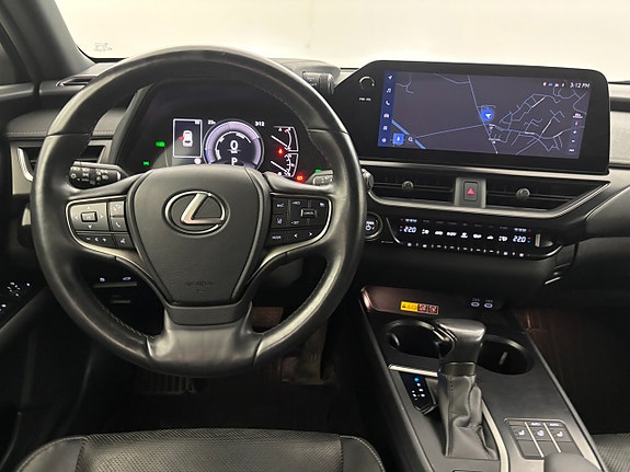 Lexus UX250h 18 of 25