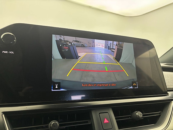 Lexus UX250h 21 of 25