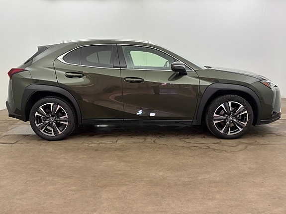 Lexus UX250h 7 of 25