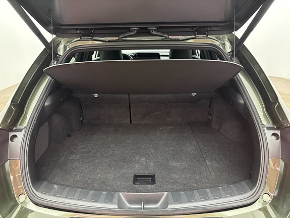 Lexus UX250h 11 of 25