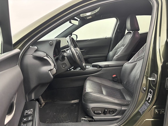 Lexus UX250h 13 of 25