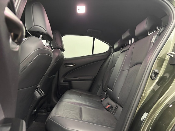 Lexus UX250h 15 of 25
