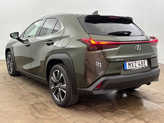 Lexus UX250h 4 of 25