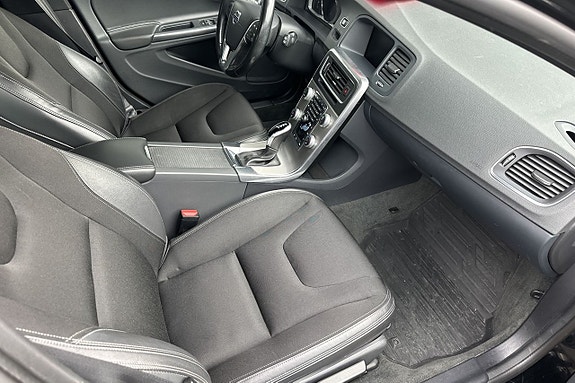 Volvo V60 22 of 30