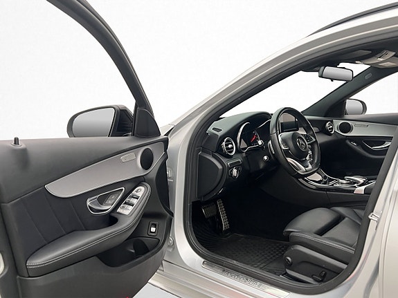 Mercedes-Benz C180 9 of 30