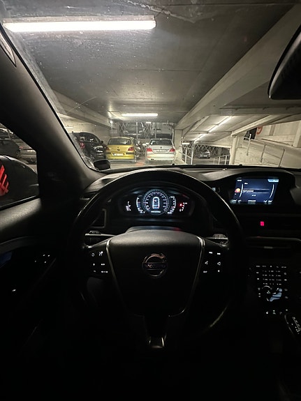 Volvo V70 3 of 4