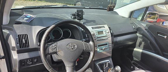 Toyota Corolla Verso 6 of 6
