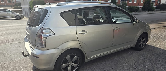 Toyota Corolla Verso 4 of 6