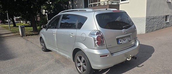 Toyota Corolla Verso 5 of 6
