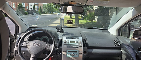 Toyota Corolla Verso 3 of 6
