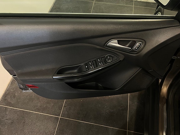 Ford Focus 9 of 23