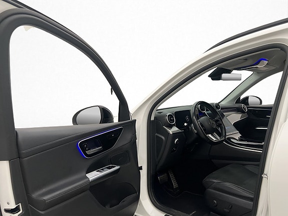 Mercedes-Benz GLC300 e 14 of 30