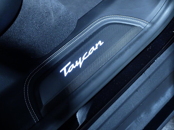 Porsche Taycan GTS 11 of 16