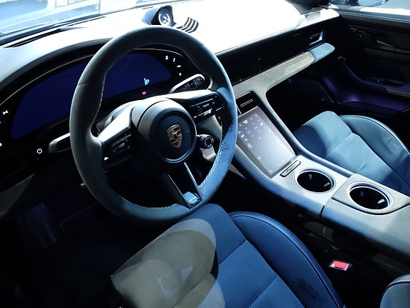Porsche Taycan GTS 12 of 16