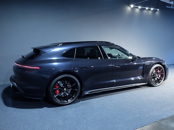 Porsche Taycan GTS 16 of 16