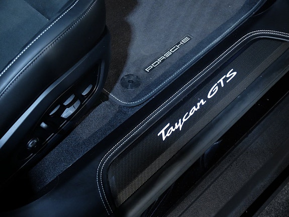 Porsche Taycan GTS 5 of 16