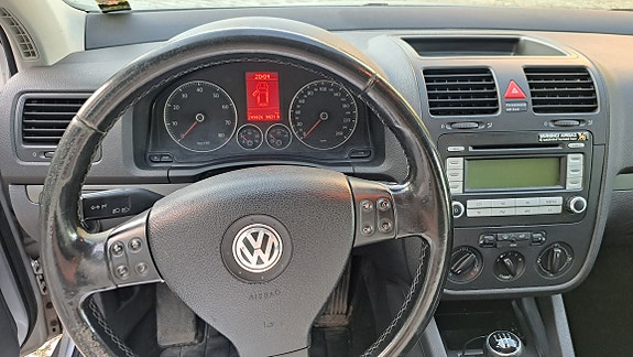 Volkswagen Golf V 9 of 11