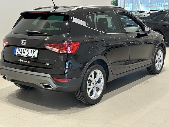 Seat Arona 8 of 21