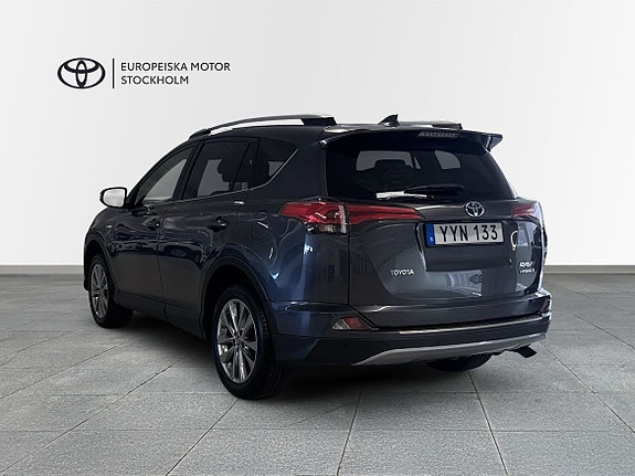 Toyota RAV4 2 of 16