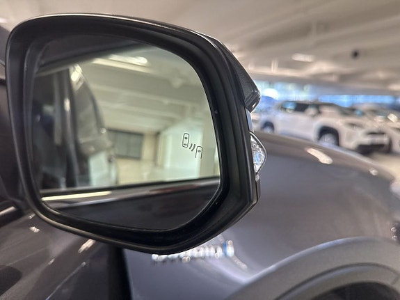 Toyota RAV4 12 of 16
