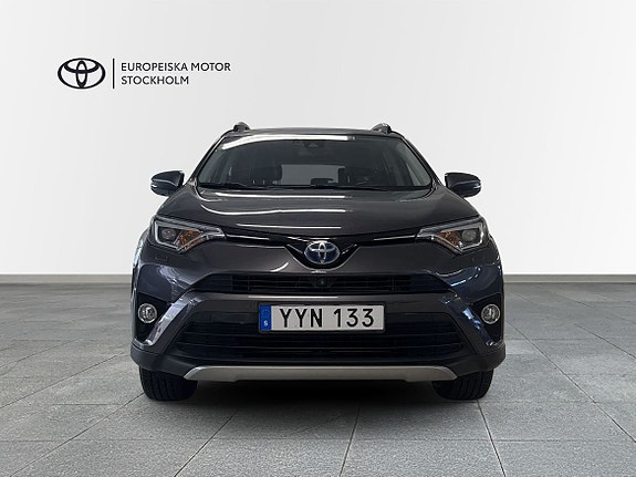 Toyota RAV4 5 of 16