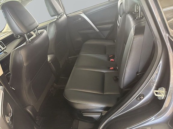 Toyota RAV4 7 of 16