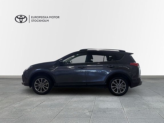 Toyota RAV4 3 of 16
