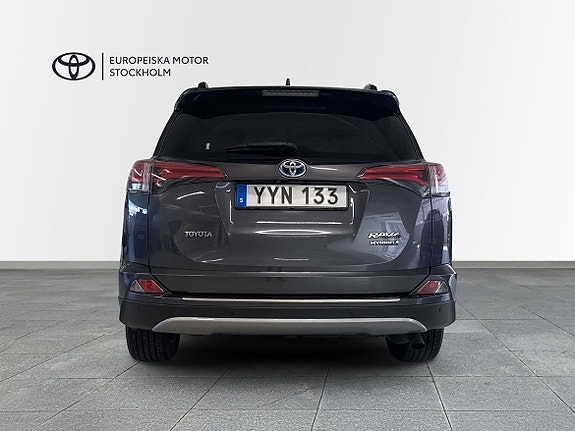 Toyota RAV4 4 of 16