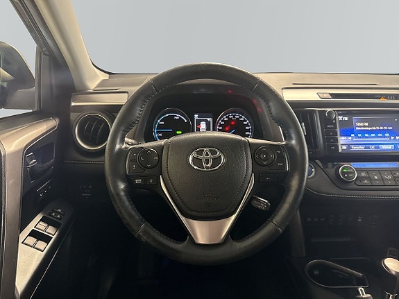 Toyota RAV4 9 of 16