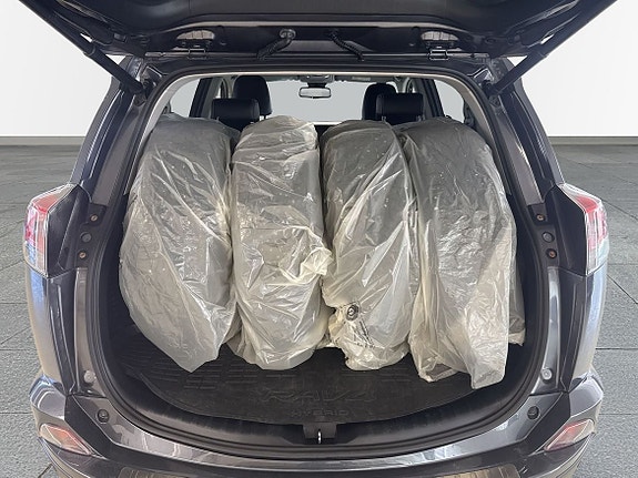 Toyota RAV4 10 of 16