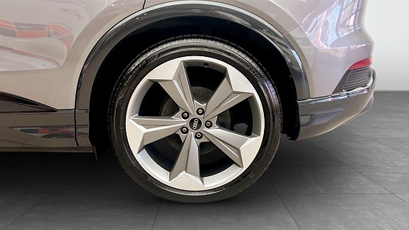 Audi Q4 e-tron 6 of 13