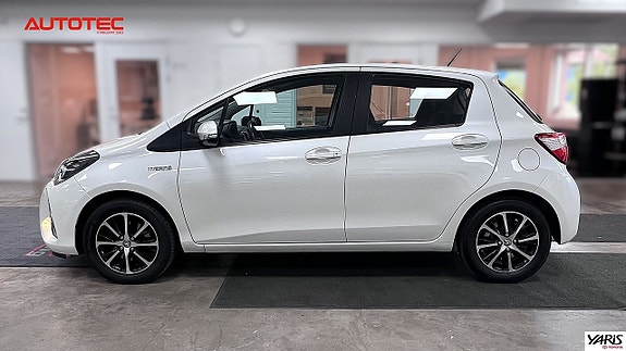 Toyota Yaris 9 of 18
