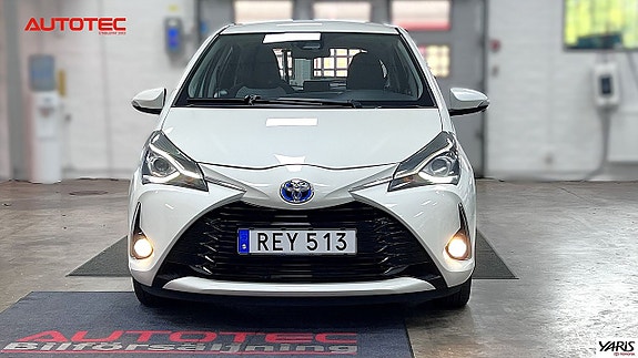 Toyota Yaris 3 of 18