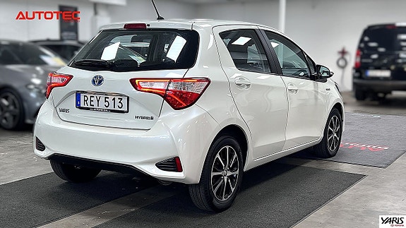 Toyota Yaris 6 of 18