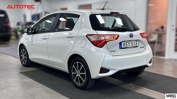 Toyota Yaris 8 of 18